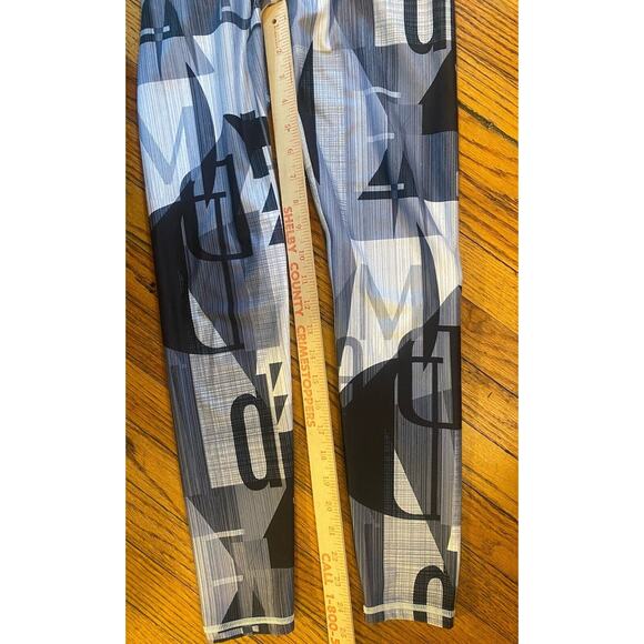 Fabletics Black and Gray Patterned Leggings - Picture 7 of 8